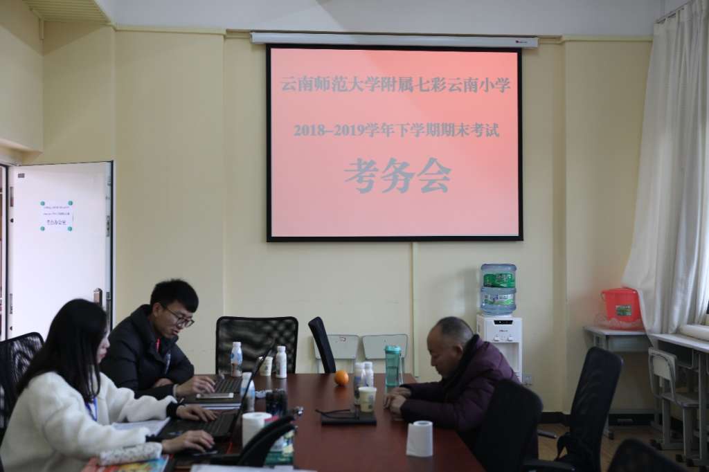 教务处有序组织考试