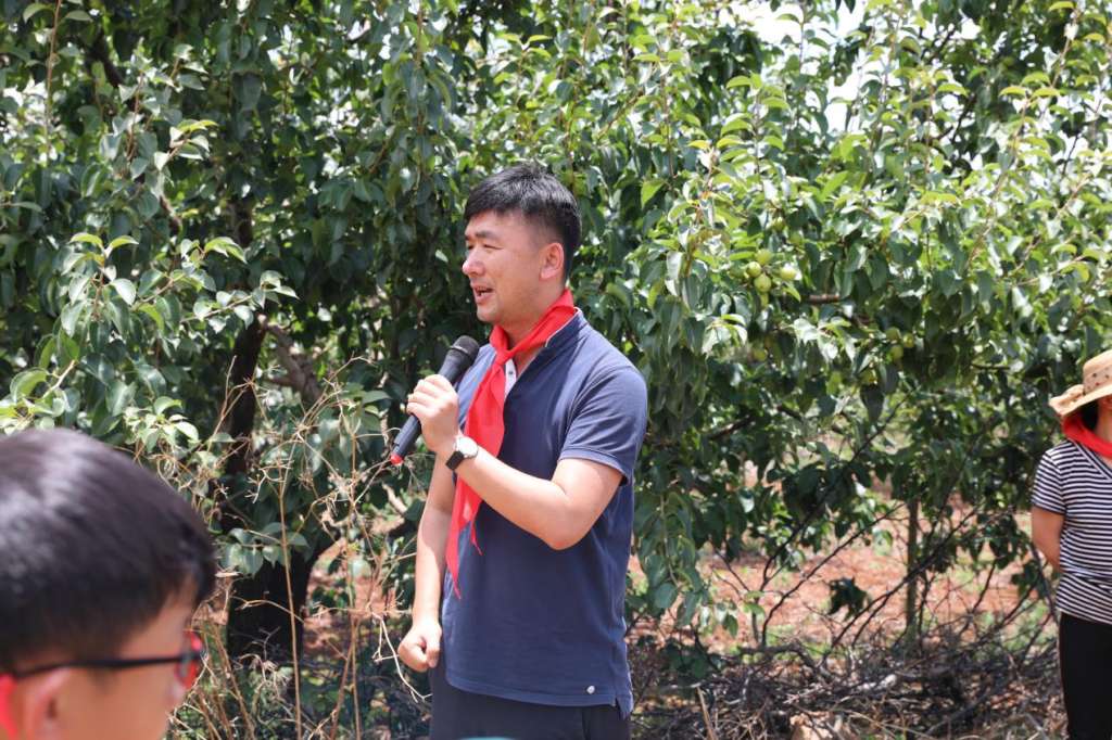 我校李彤老师发言