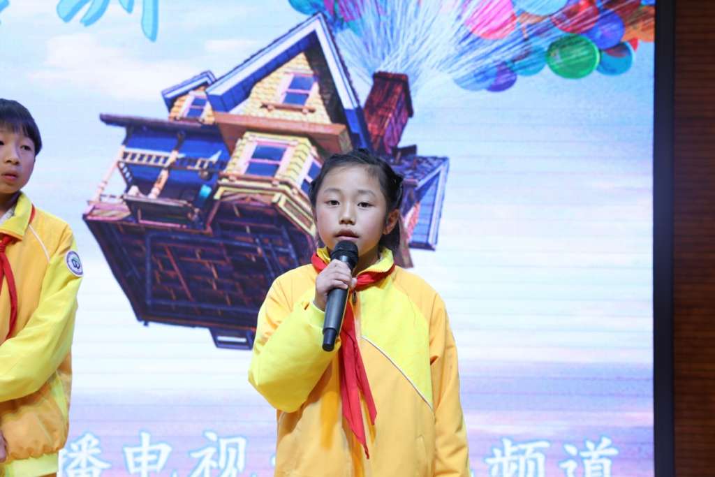 孩子上台背诵1